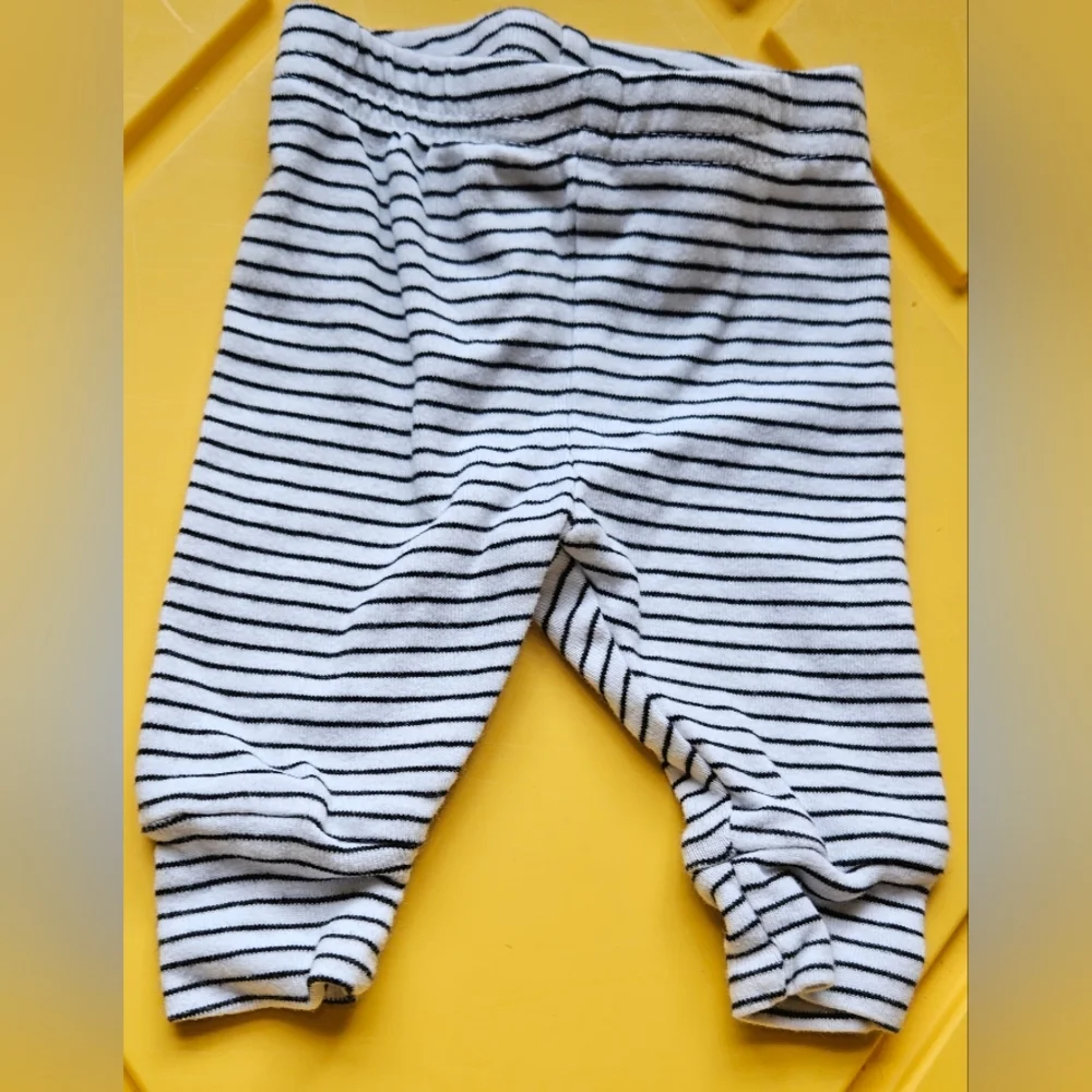 7 piece little Girls Newborn ( 0 M ) Carter's Bottoms